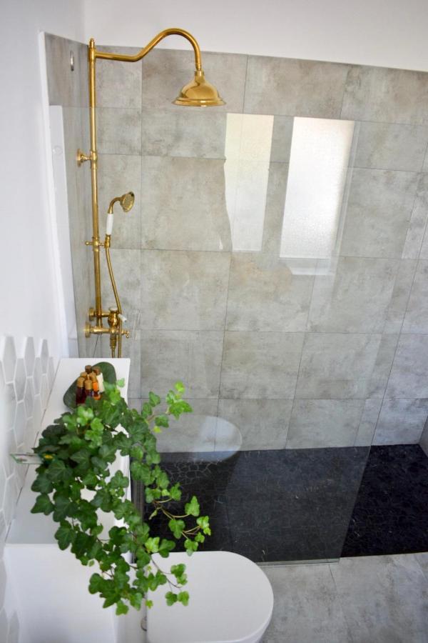 Voya Nordic Apartment-A Luxury Oasis In The Old Town Brasov Bagian luar foto